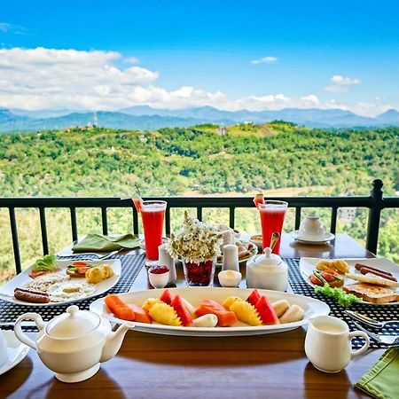 Romance Hills Hotel Канди Екстериор снимка