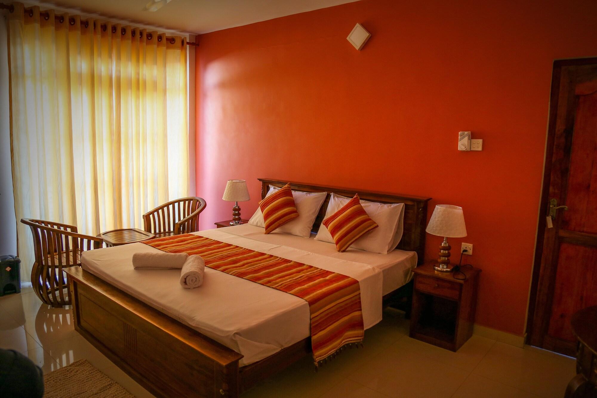 Romance Hills Hotel Канди Екстериор снимка