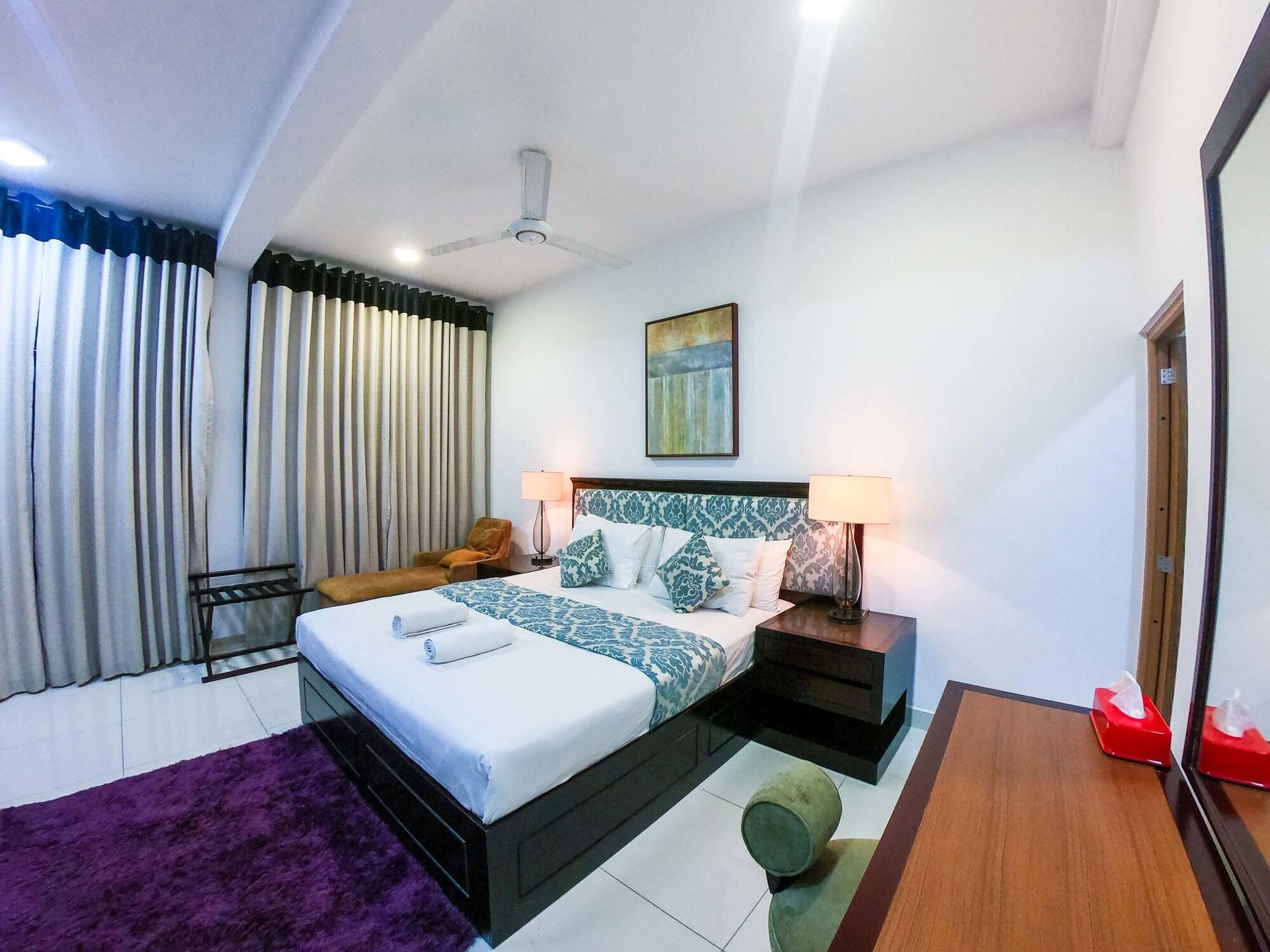 Romance Hills Hotel Канди Екстериор снимка