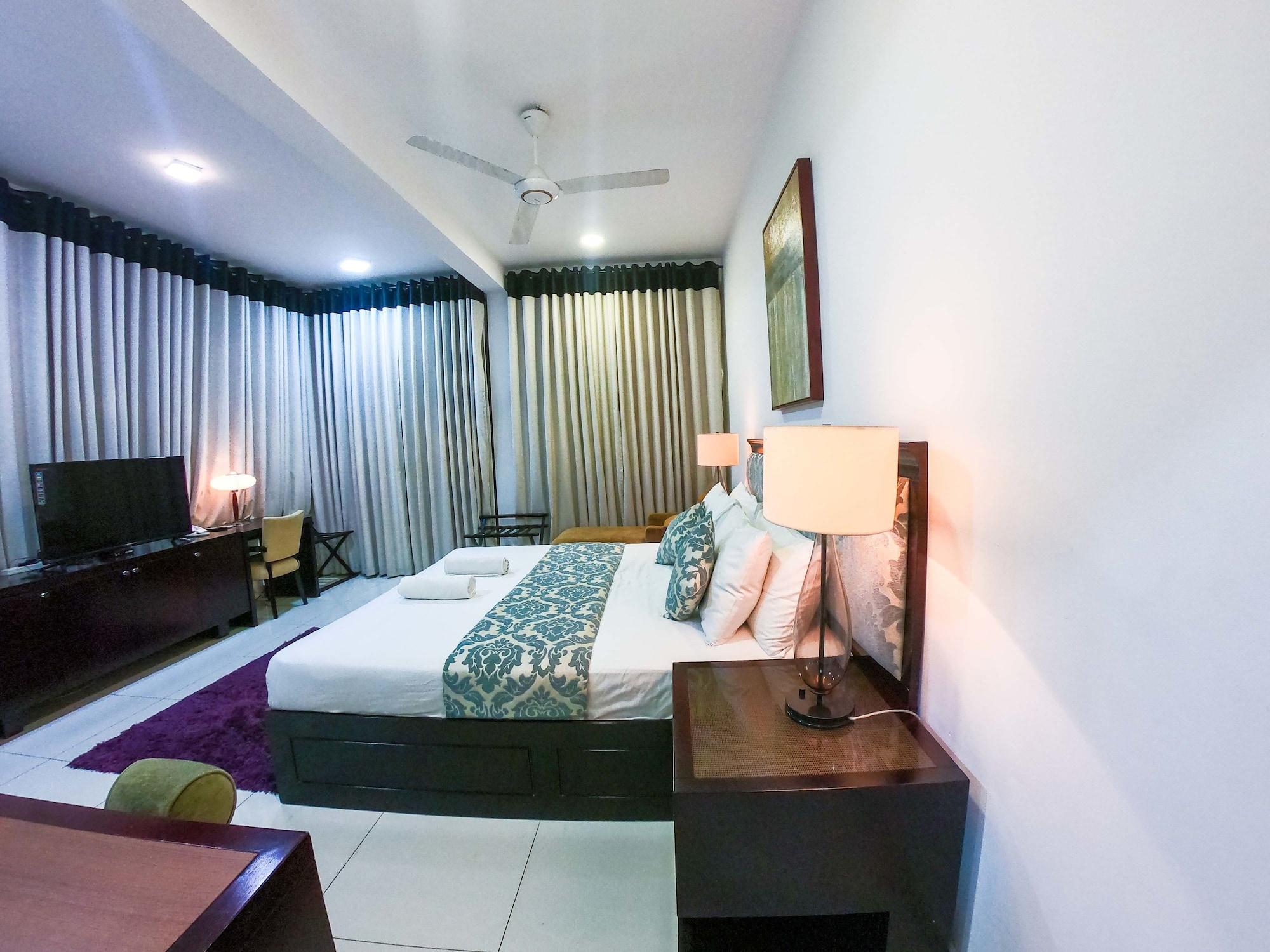 Romance Hills Hotel Канди Екстериор снимка