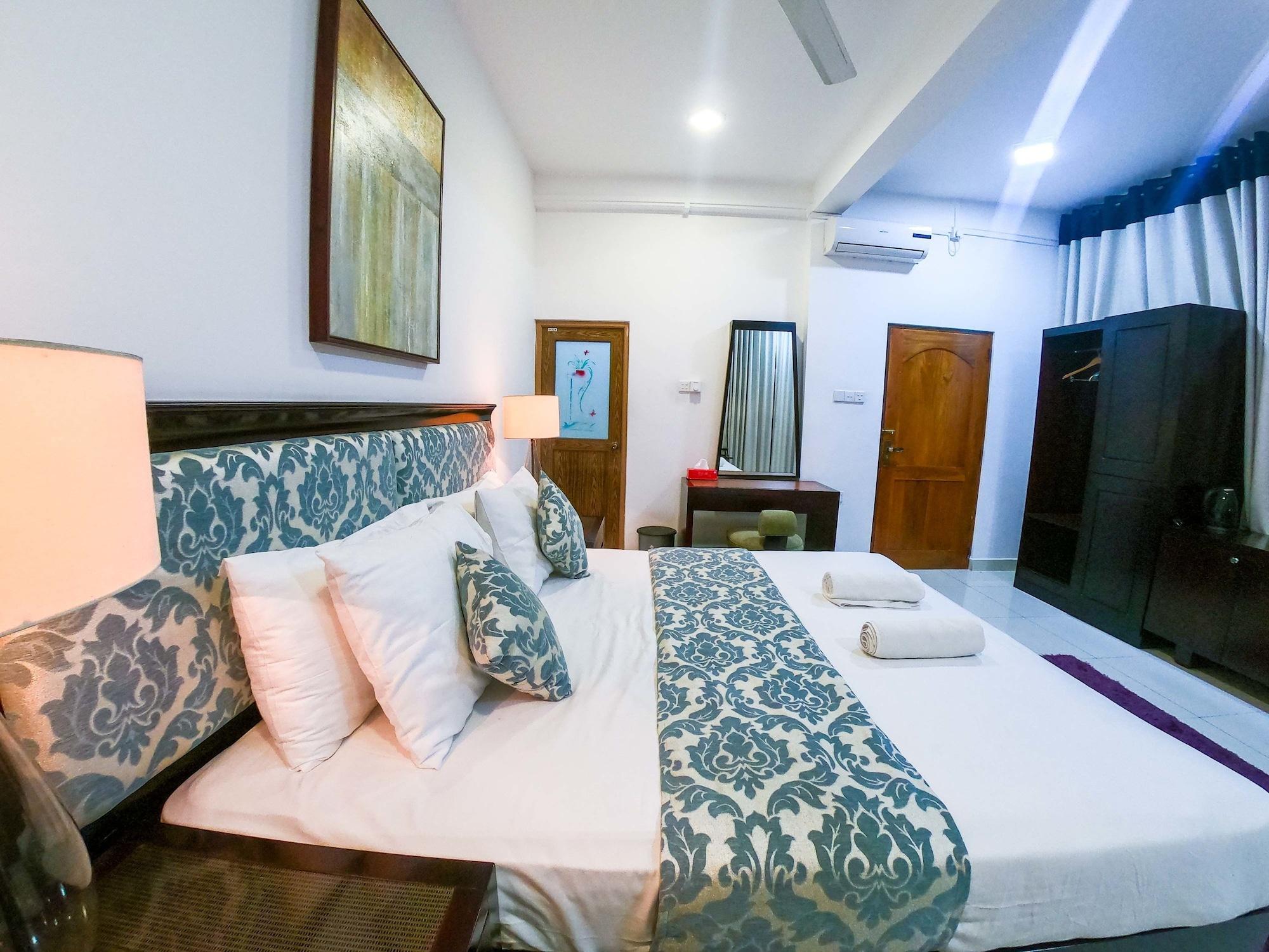 Romance Hills Hotel Канди Екстериор снимка