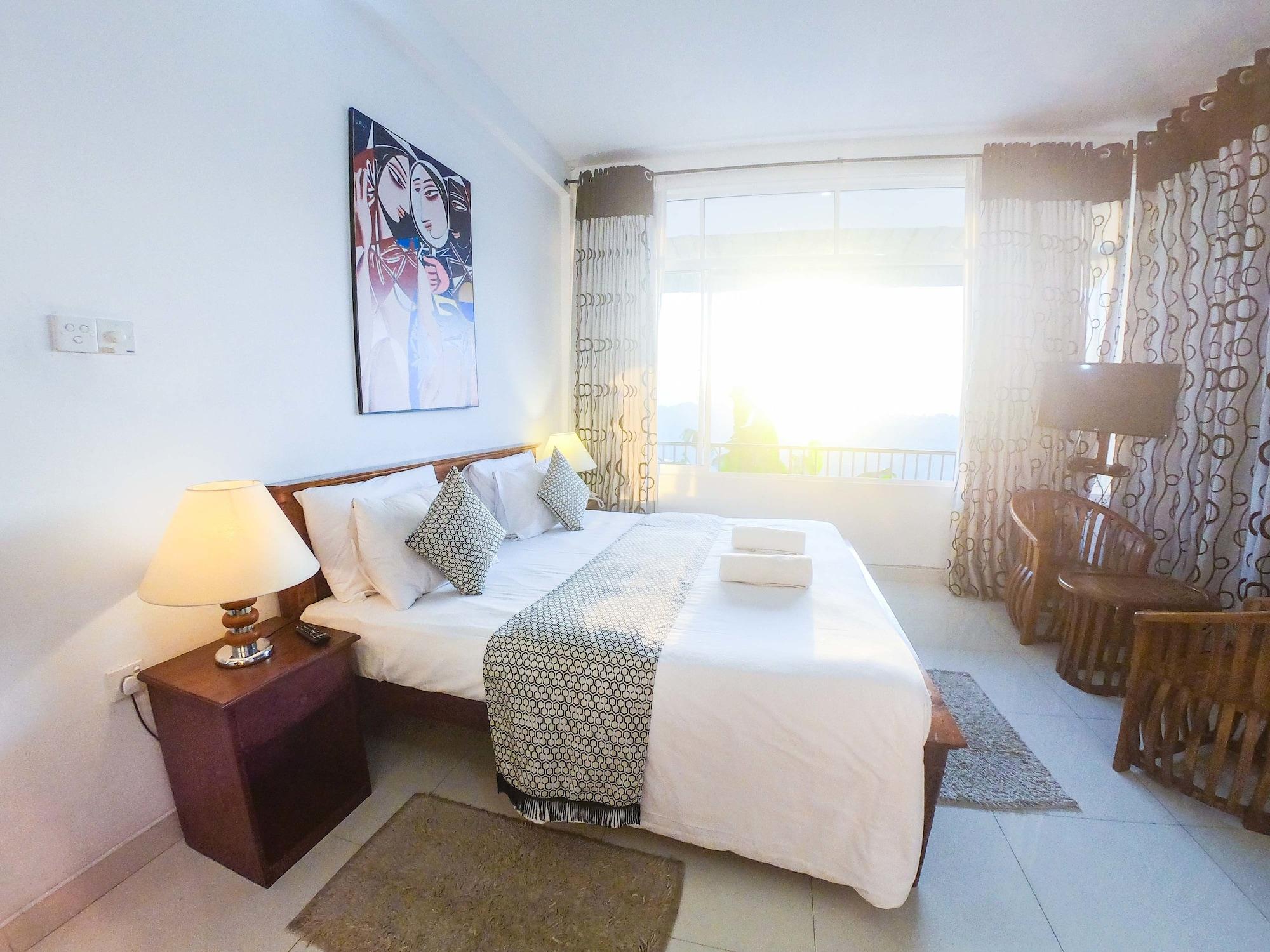 Romance Hills Hotel Канди Екстериор снимка