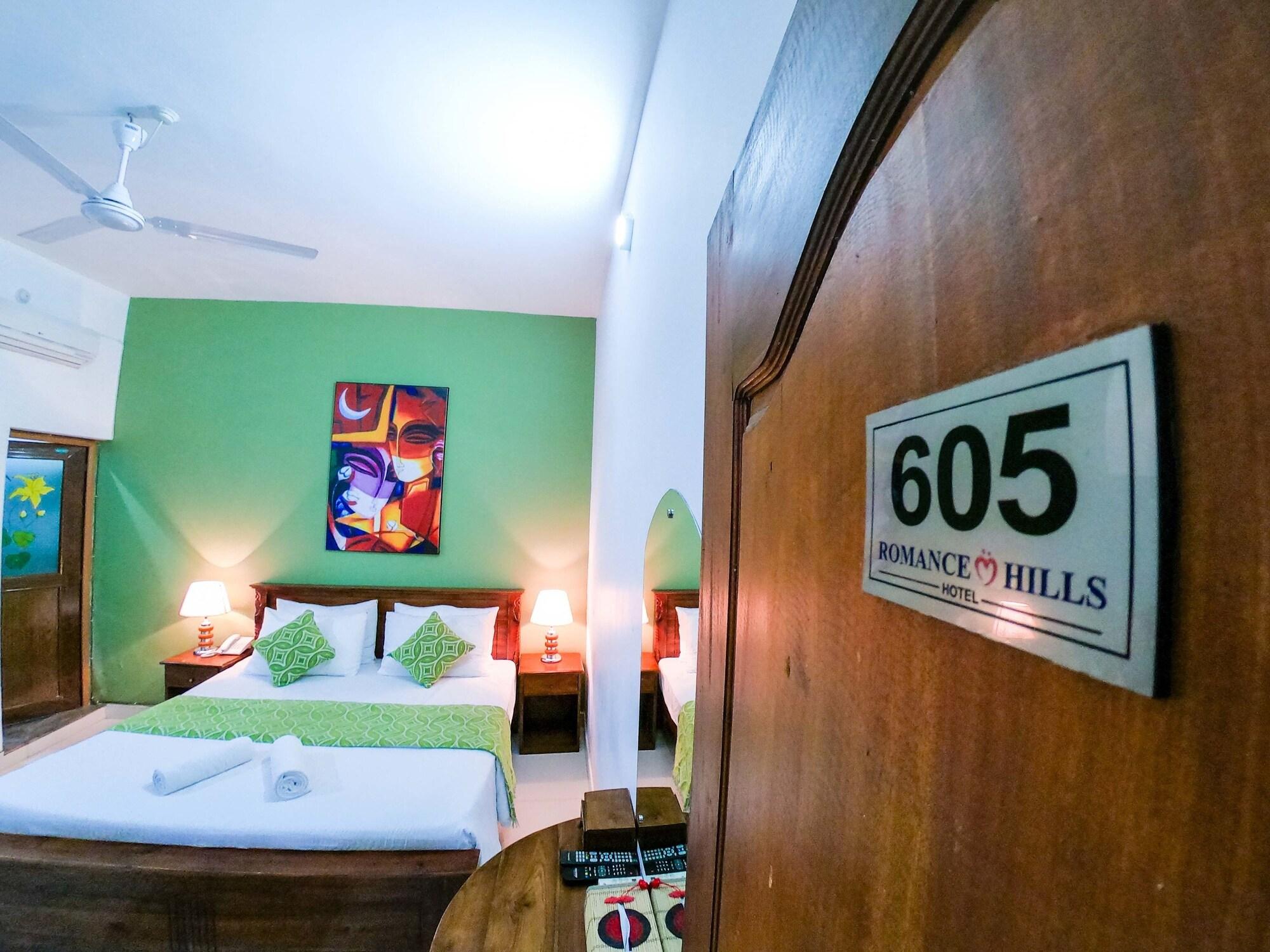 Romance Hills Hotel Канди Екстериор снимка