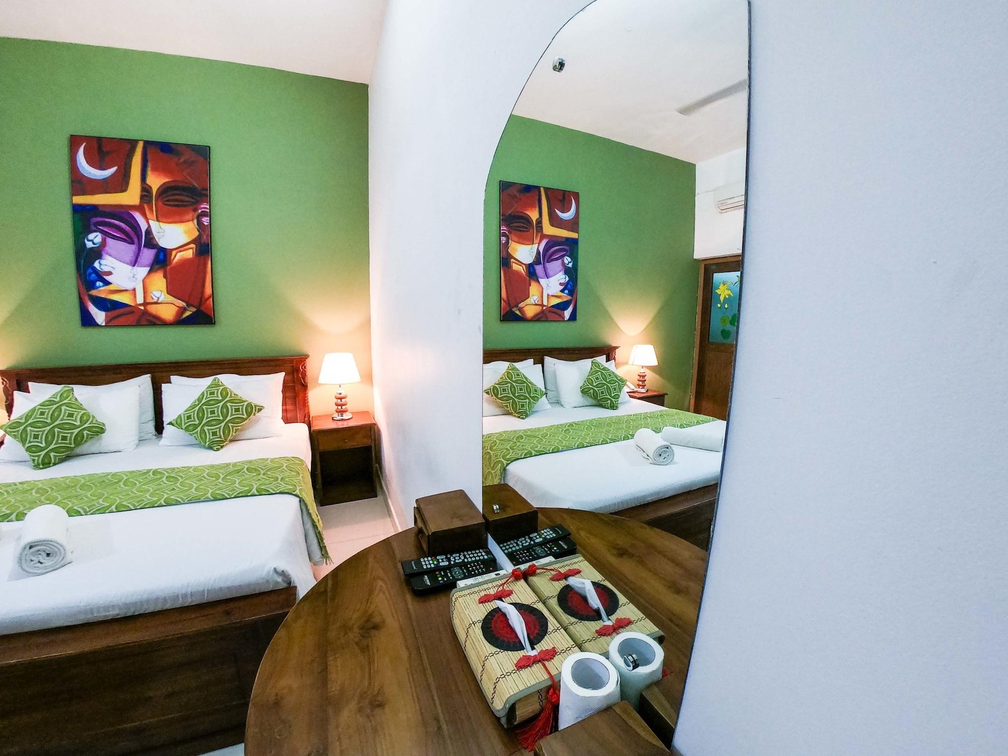 Romance Hills Hotel Канди Екстериор снимка