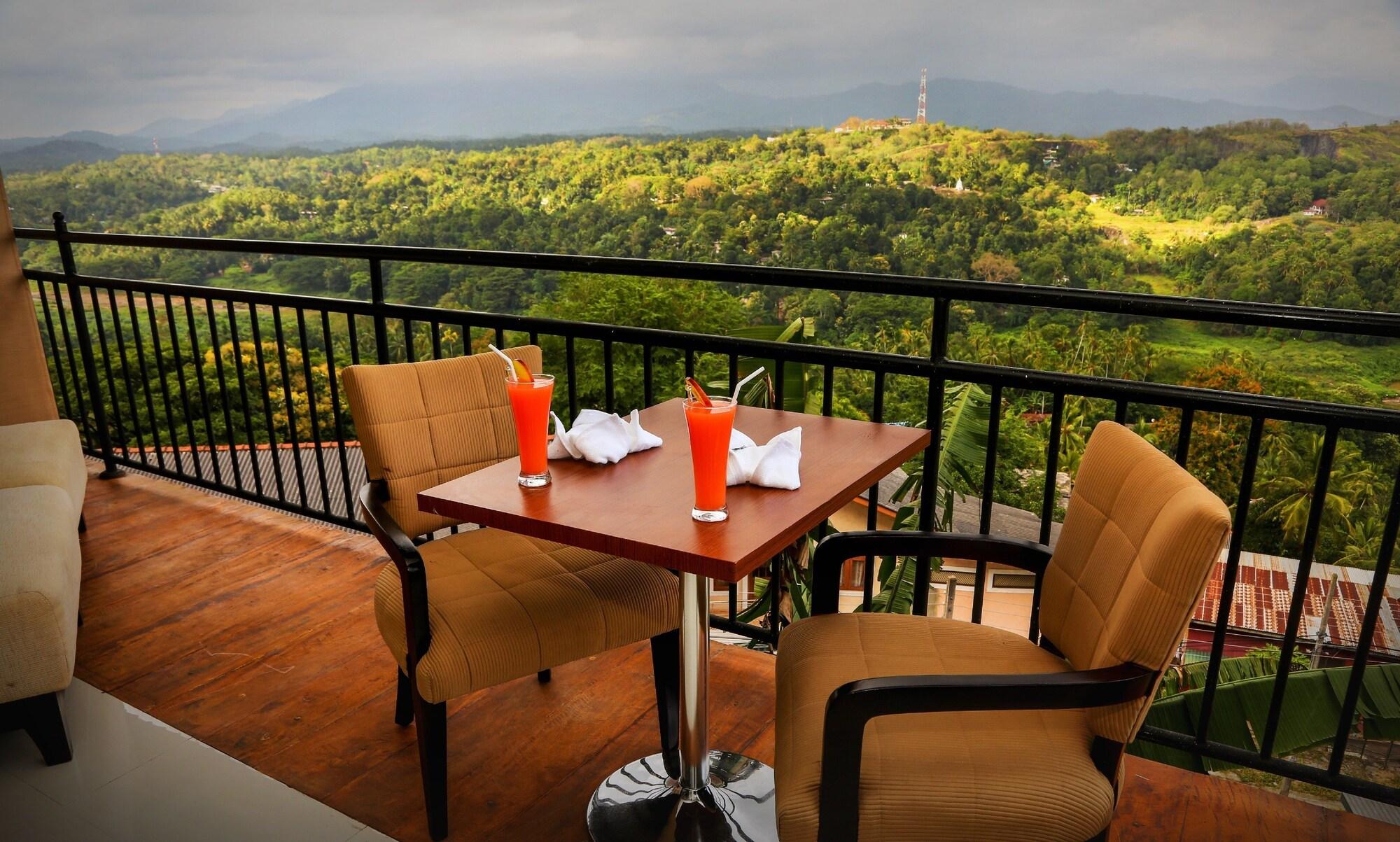 Romance Hills Hotel Канди Екстериор снимка