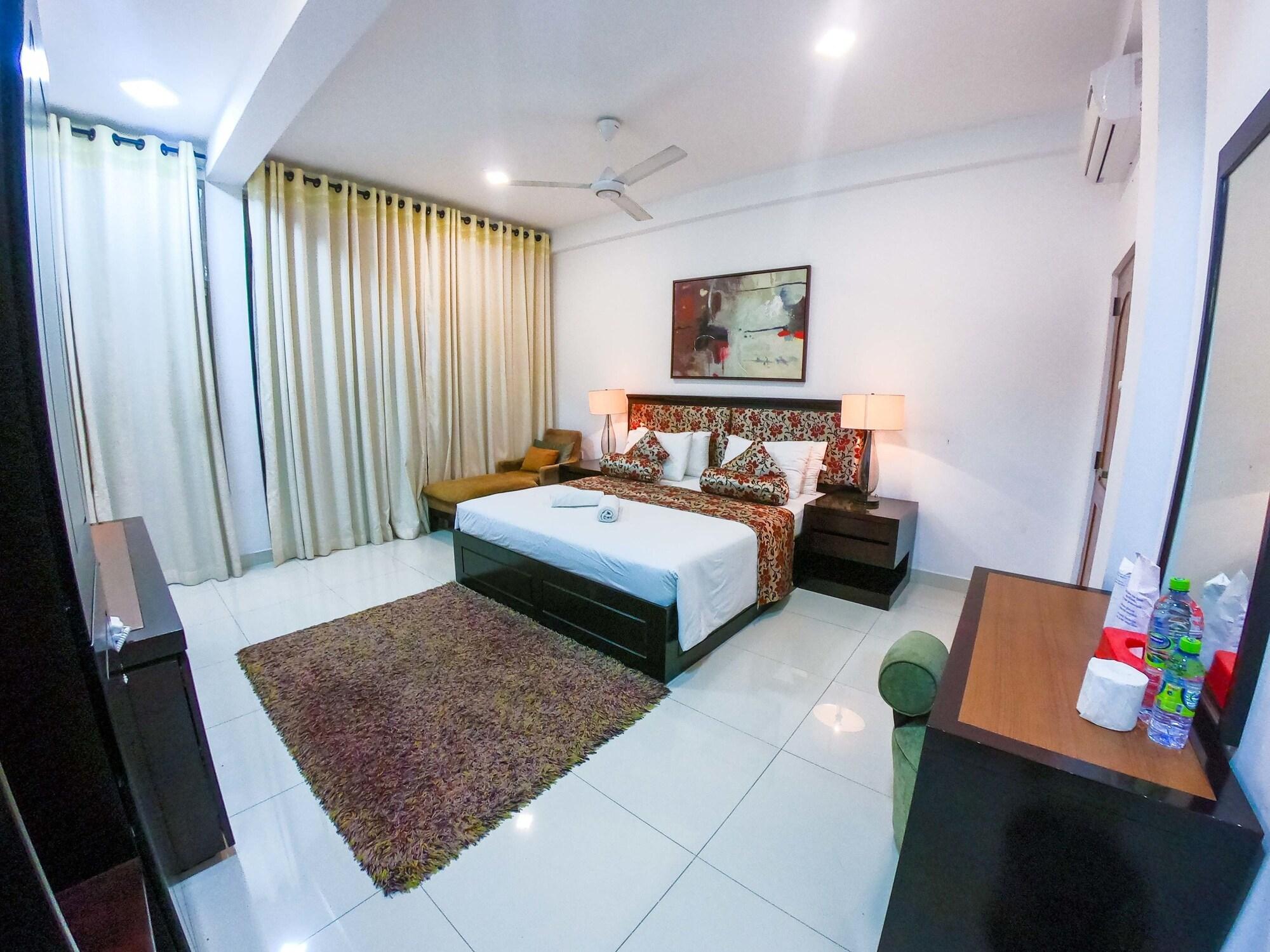 Romance Hills Hotel Канди Екстериор снимка