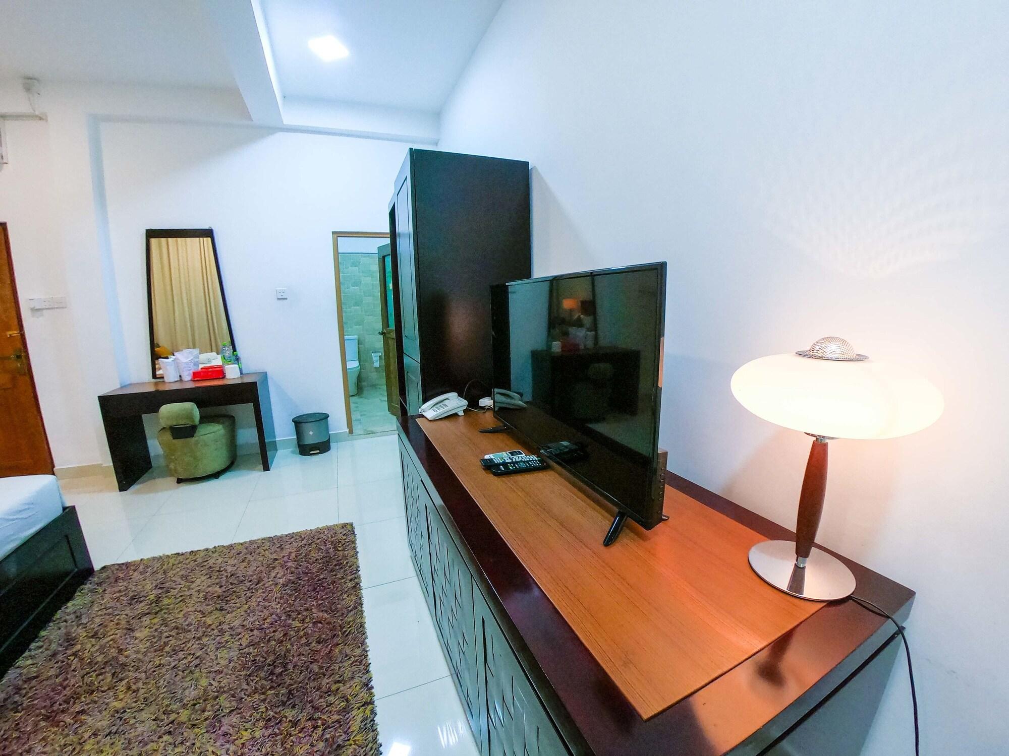 Romance Hills Hotel Канди Екстериор снимка