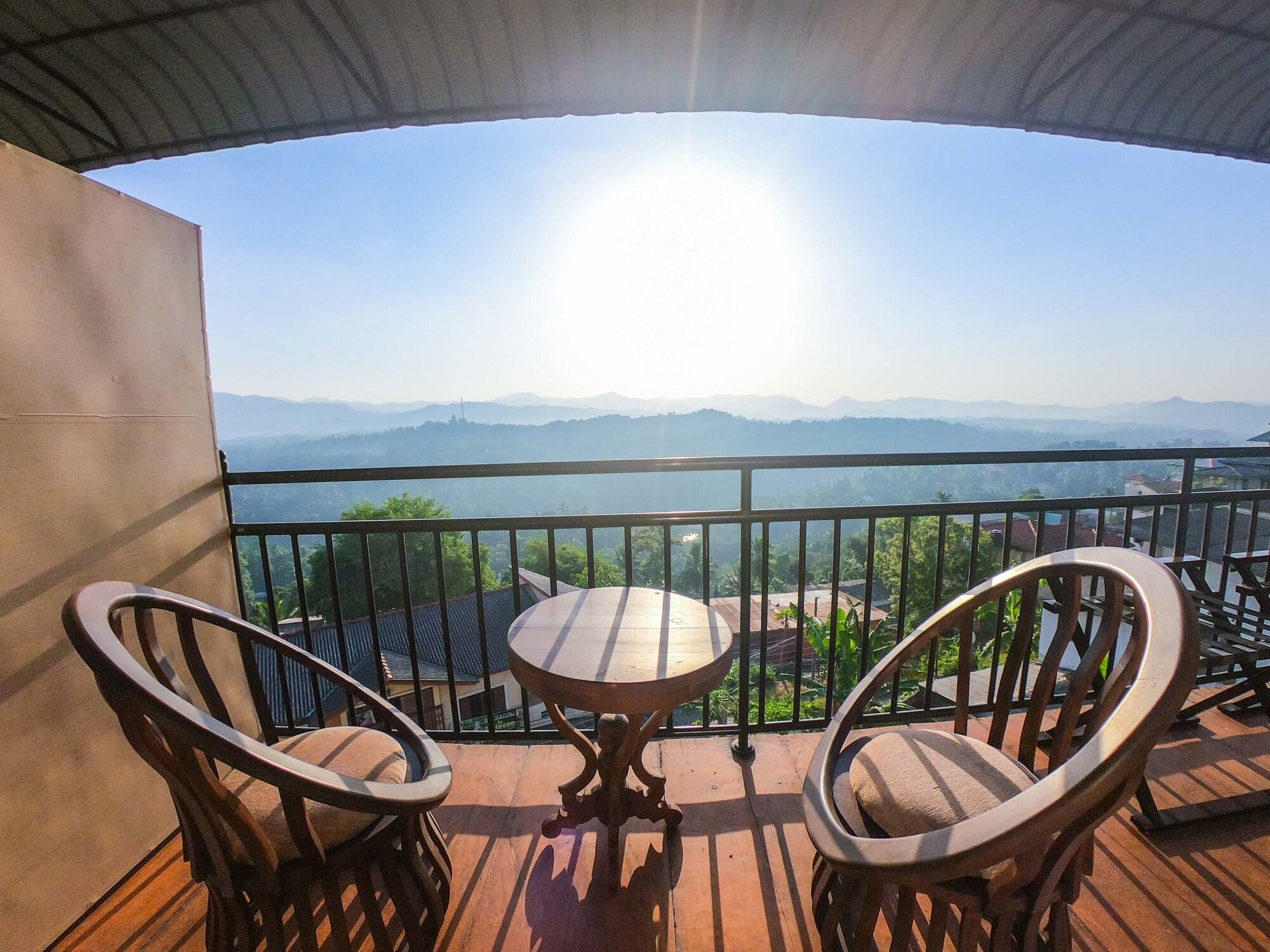 Romance Hills Hotel Канди Екстериор снимка