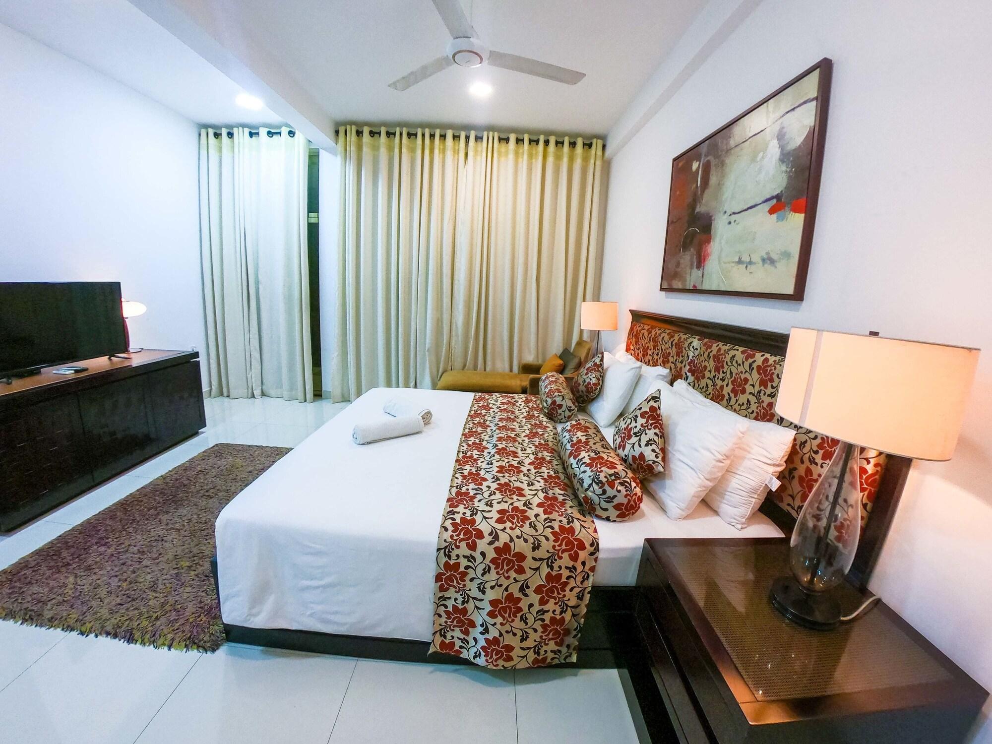 Romance Hills Hotel Канди Екстериор снимка