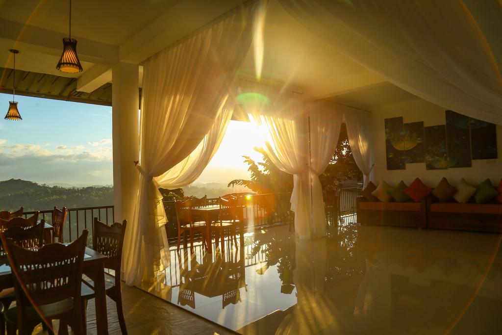 Romance Hills Hotel Канди Екстериор снимка