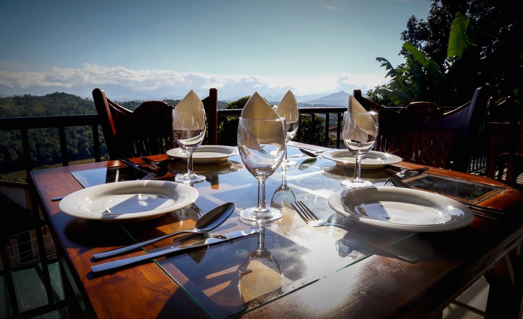 Romance Hills Hotel Канди Екстериор снимка