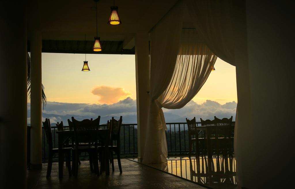 Romance Hills Hotel Канди Екстериор снимка