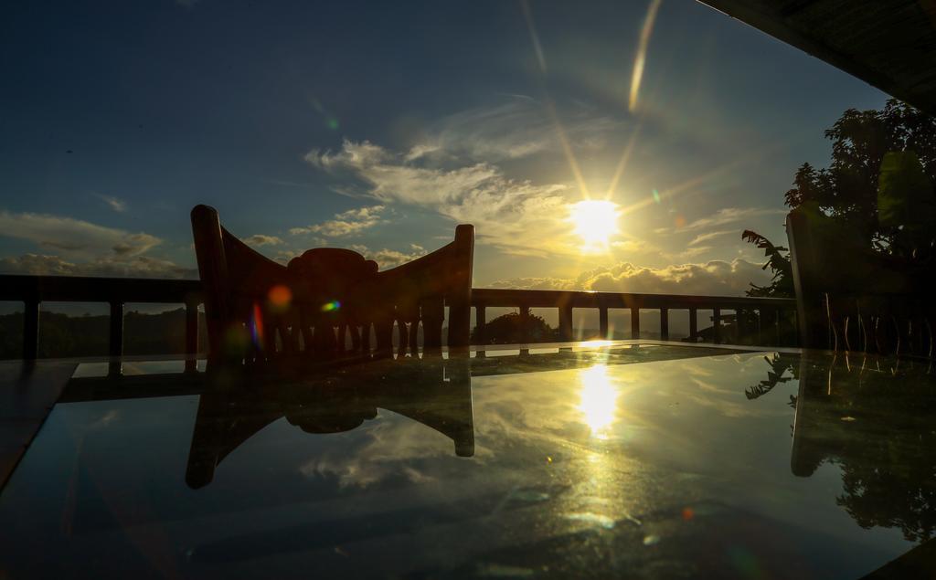 Romance Hills Hotel Канди Екстериор снимка