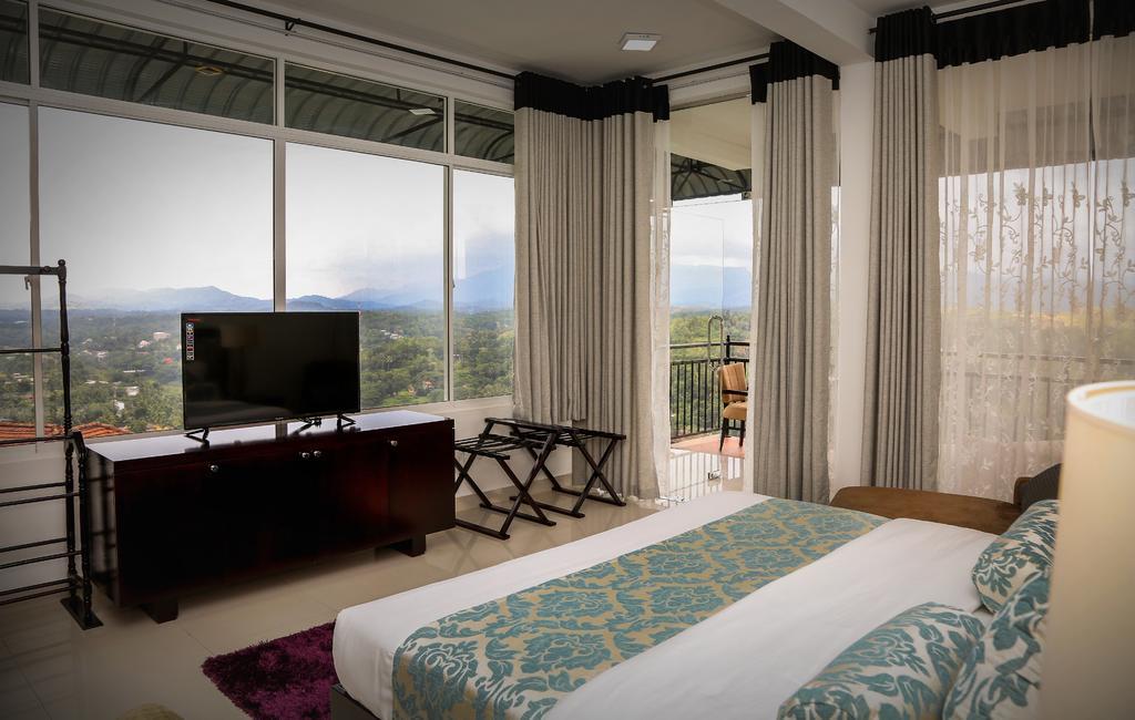 Romance Hills Hotel Канди Екстериор снимка
