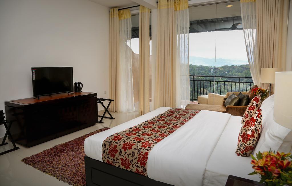 Romance Hills Hotel Канди Екстериор снимка