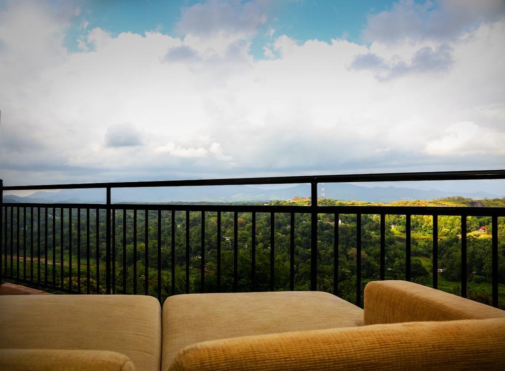 Romance Hills Hotel Канди Екстериор снимка