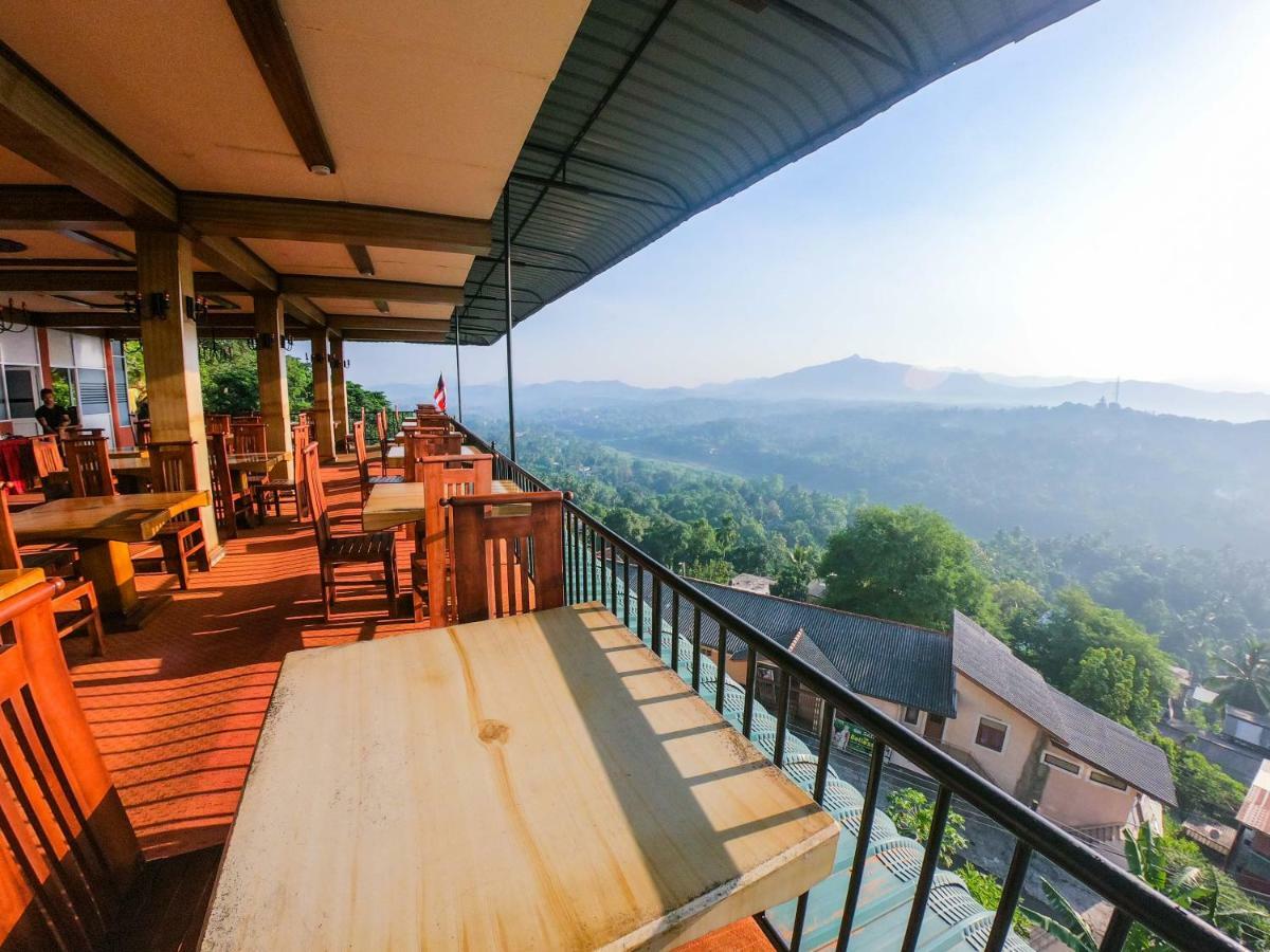 Romance Hills Hotel Канди Екстериор снимка
