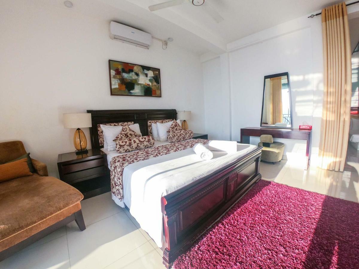 Romance Hills Hotel Канди Екстериор снимка