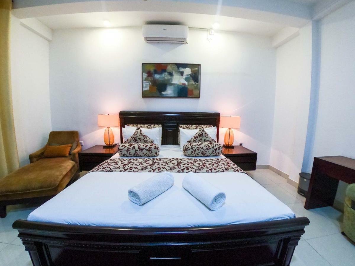 Romance Hills Hotel Канди Екстериор снимка