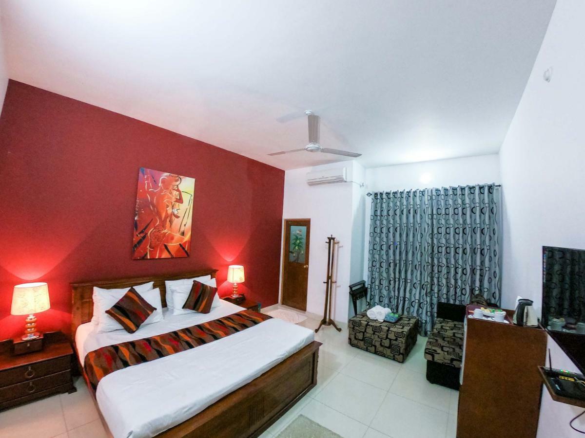 Romance Hills Hotel Канди Екстериор снимка
