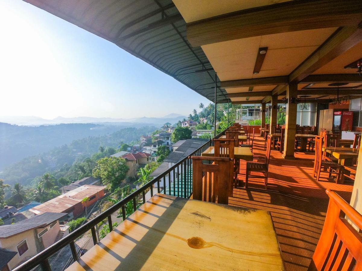 Romance Hills Hotel Канди Екстериор снимка