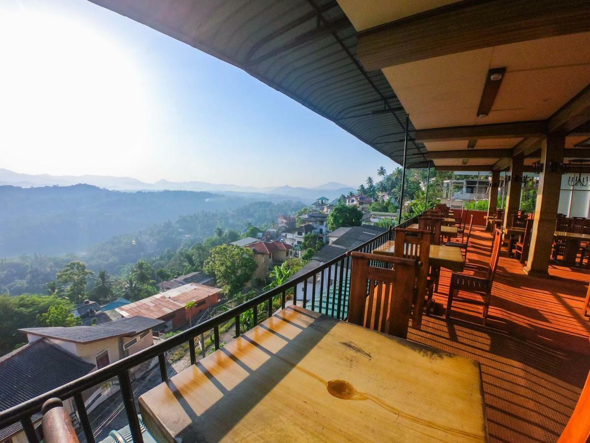 Romance Hills Hotel Канди Екстериор снимка