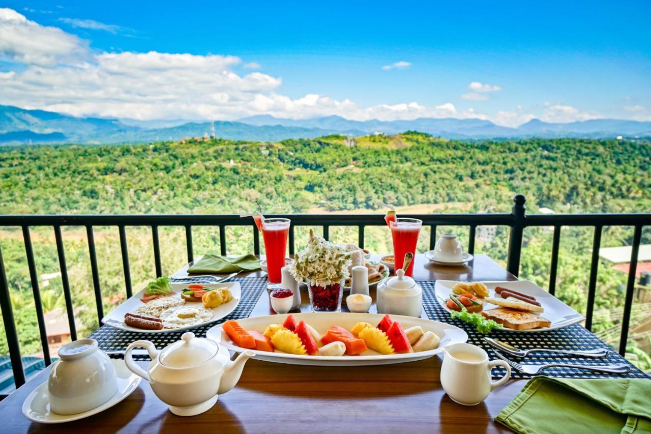 Romance Hills Hotel Канди Екстериор снимка